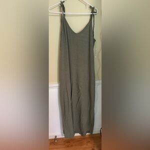 Vanilla Bay maternity maxi dress. Size large.